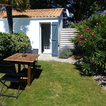 Le Clos De La Combe Bed & Breakfast 3*