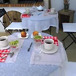 Le Clos De La Combe Bed & Breakfast