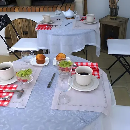 Le Clos De La Combe فندق مبيت وإفطار