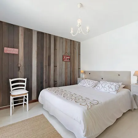 Le Clos De La Combe Nocleg ze śniadaniem 3*