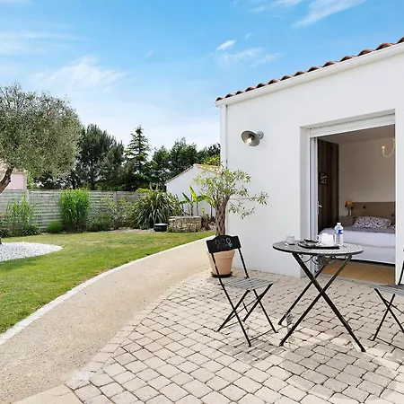 Le Clos De La Combe Nocleg ze śniadaniem 3*