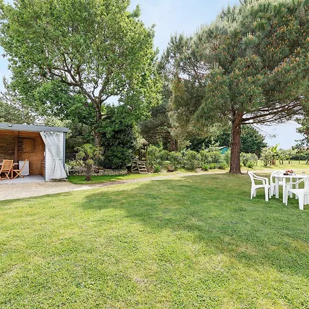 Le Clos De La Combe Nocleg ze śniadaniem 3*